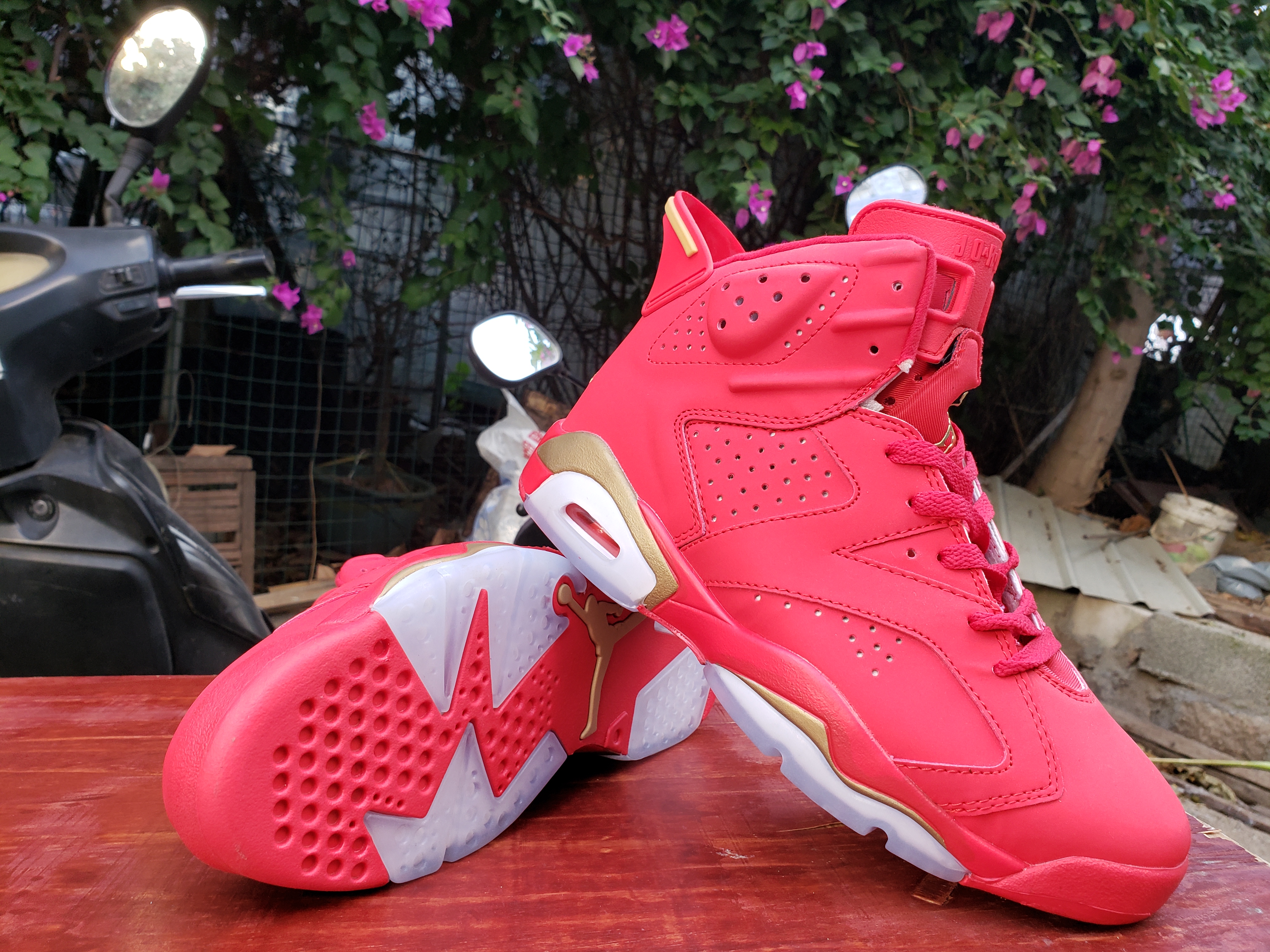 Air Jordan 6 Retro Red Gold